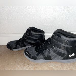 NFINITY beast mid top size 8